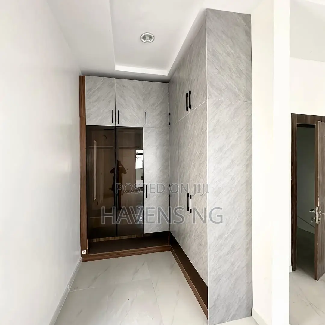 5bdrm Duplex in Ikate for sale