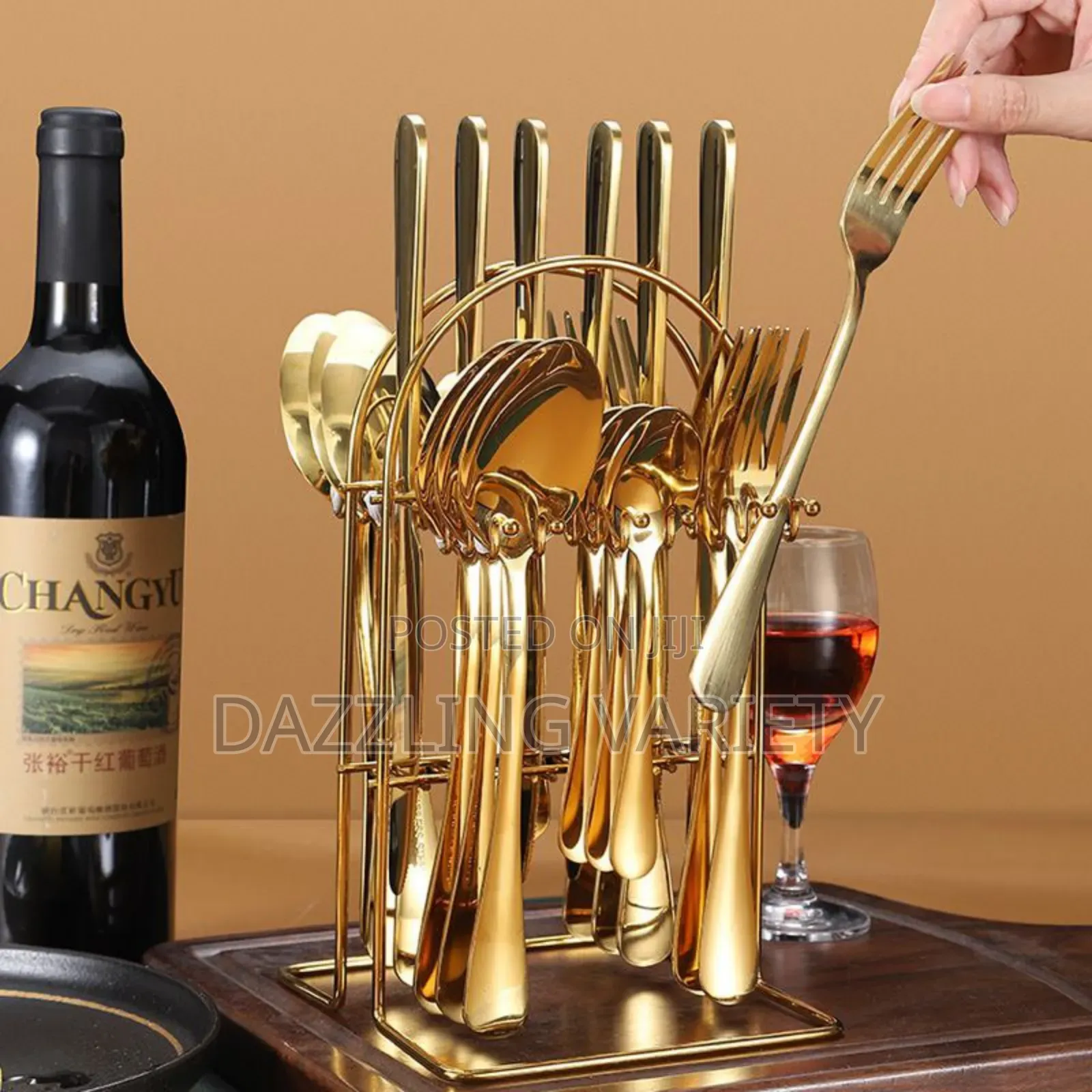 Luxury 24pcs Gold Cutlery Set With Stand for Dining