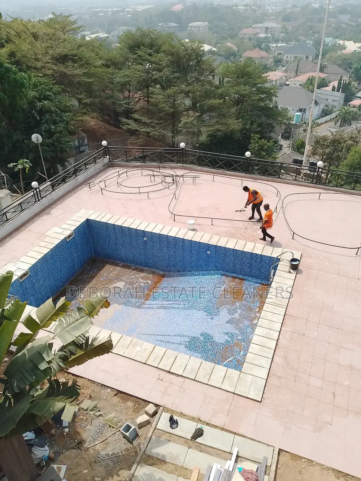 Professional Pool Cleaning Service
