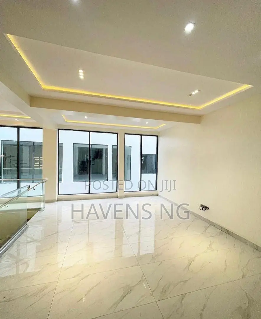 5bdrm Duplex in Lekki Phase 1 for sale