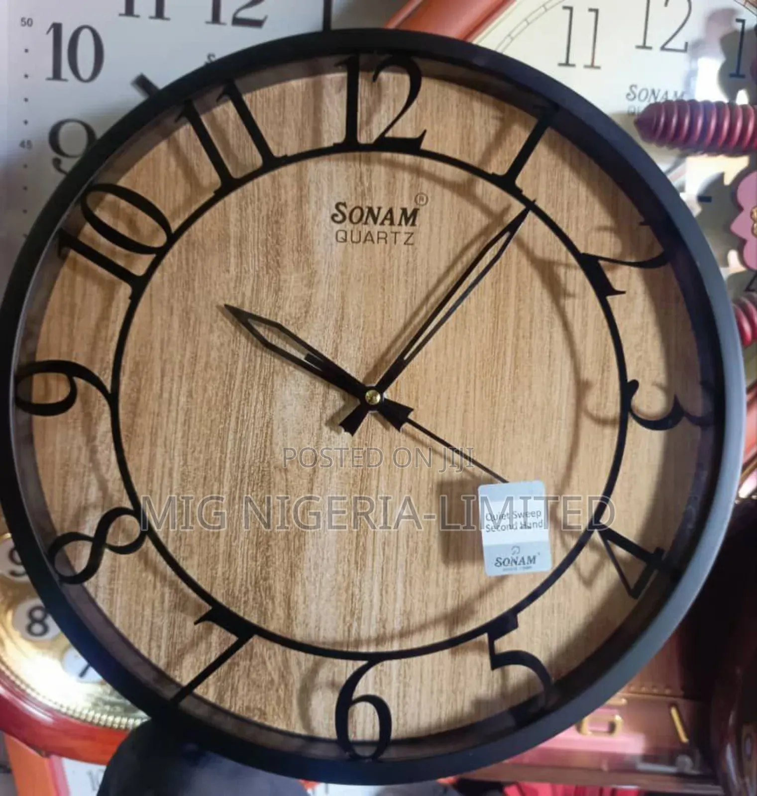 Circle Wall Analogue Clock Black and Gold Finish