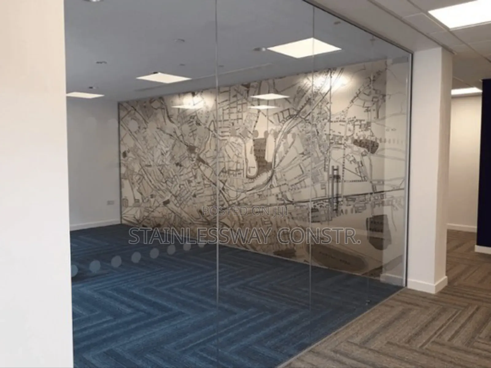 Aesthetic Pleasing Office Glass Partition