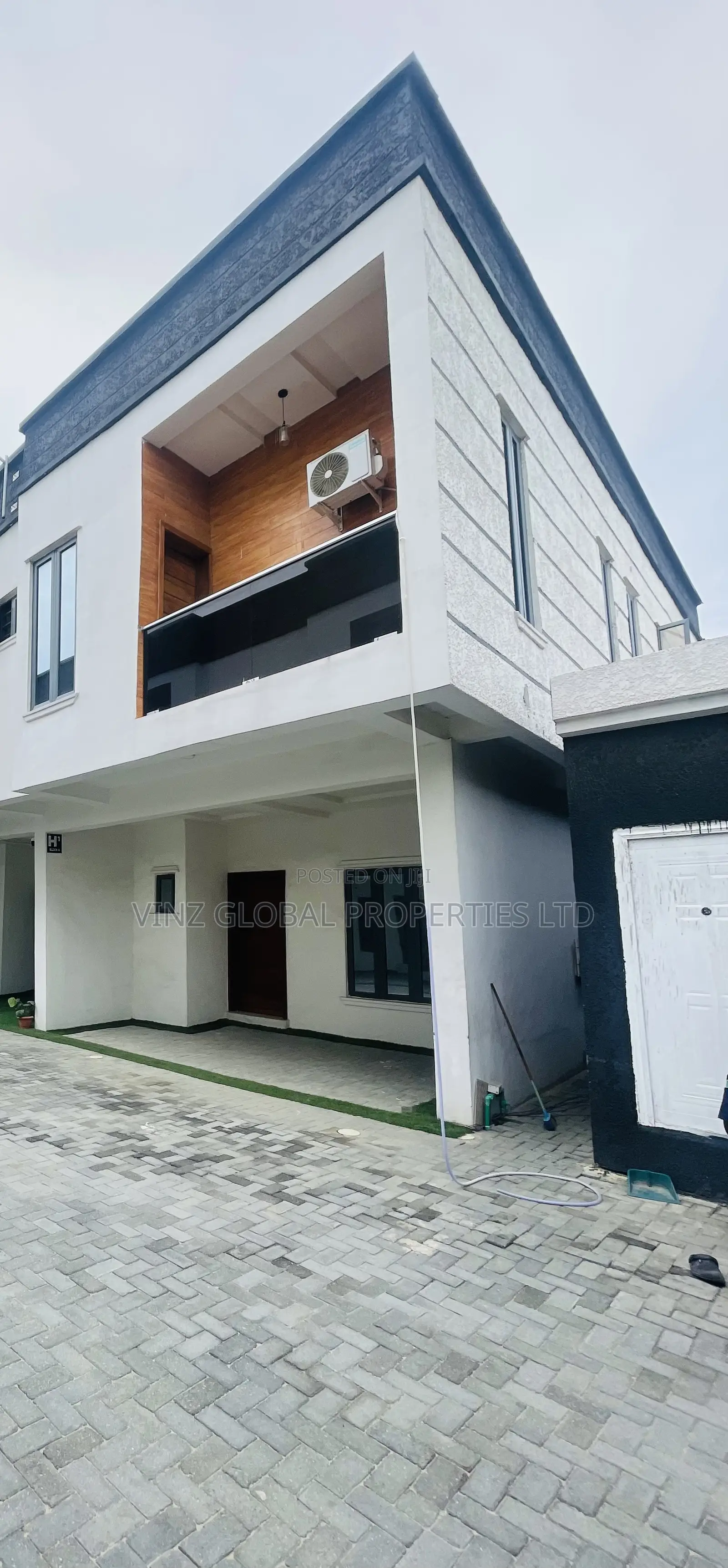 Luxury 2 Bedroom Duplex With Play Station 24/7 Electrcity