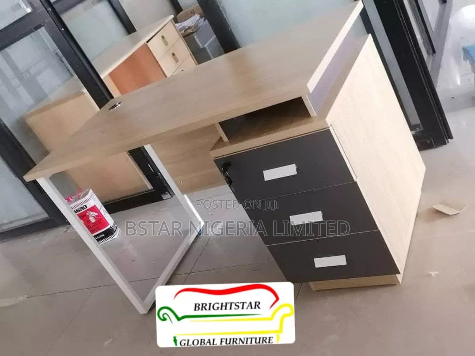 Modern Executive Office Desk With Drawer Storage