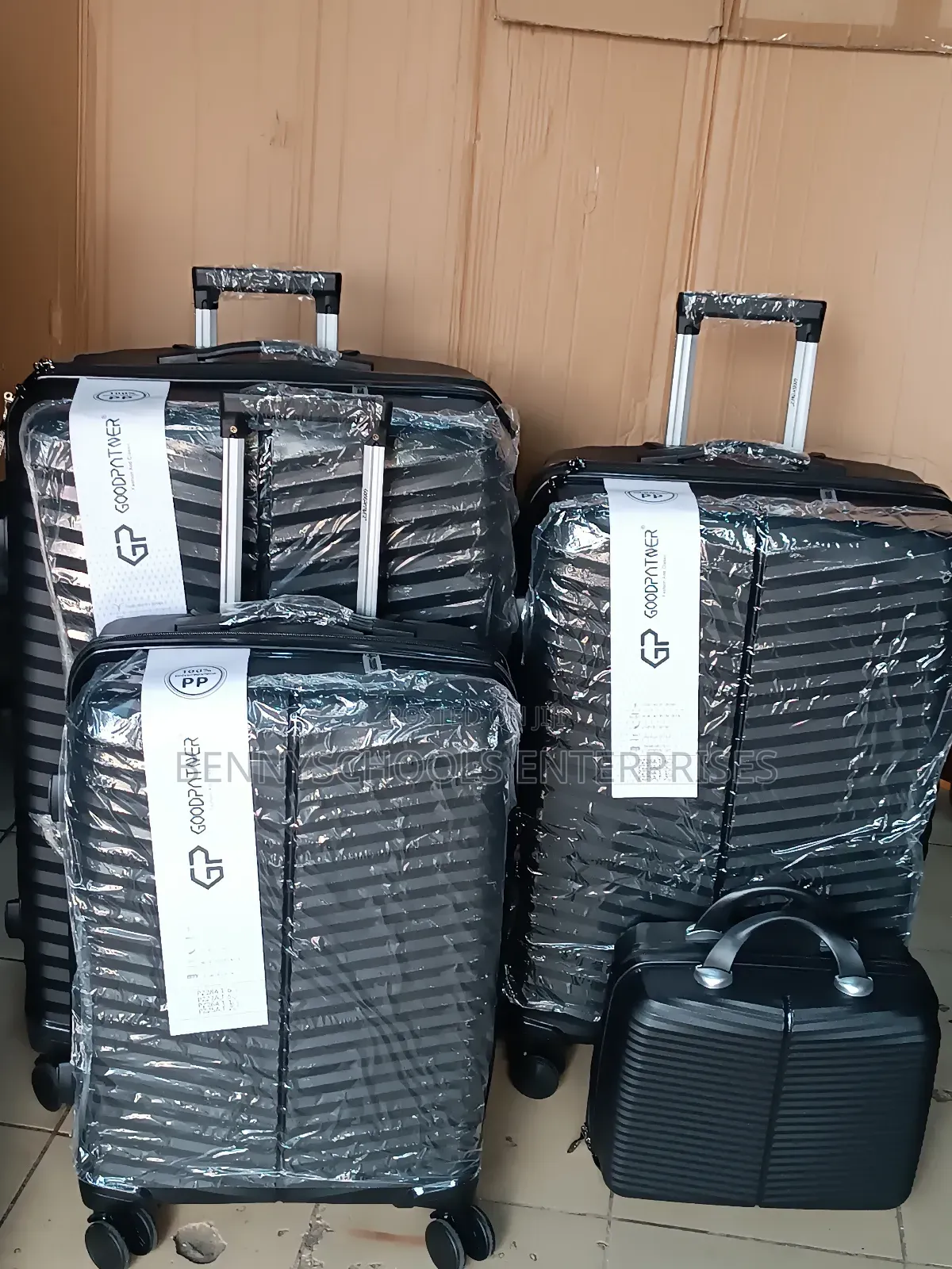 Set 4 Gp Unbreakable Rubber Luggage Boxes With Antitheft Zip