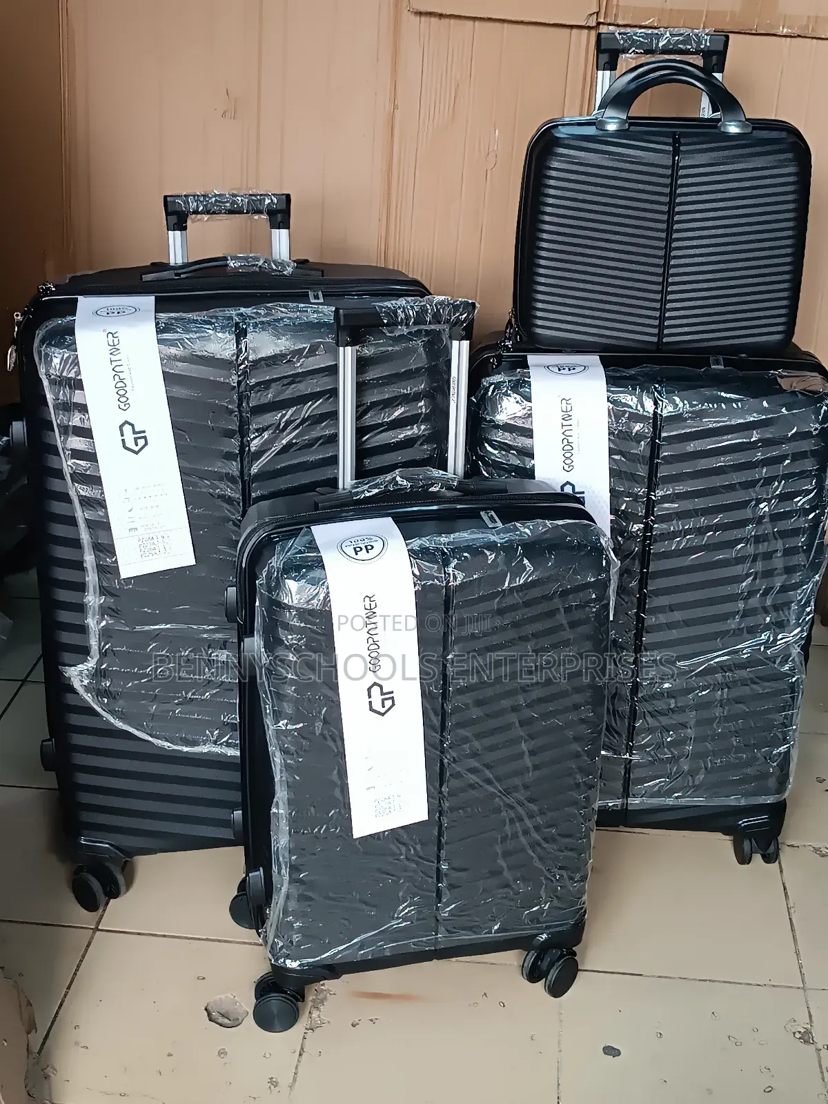 Set 4 Gp Unbreakable Rubber Luggage Boxes With Antitheft Zip