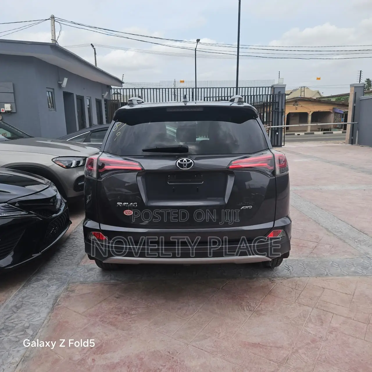 Toyota RAV4 Limited 4dr SUV AWD (2.5L 4cyl 6A) 2018 Gray