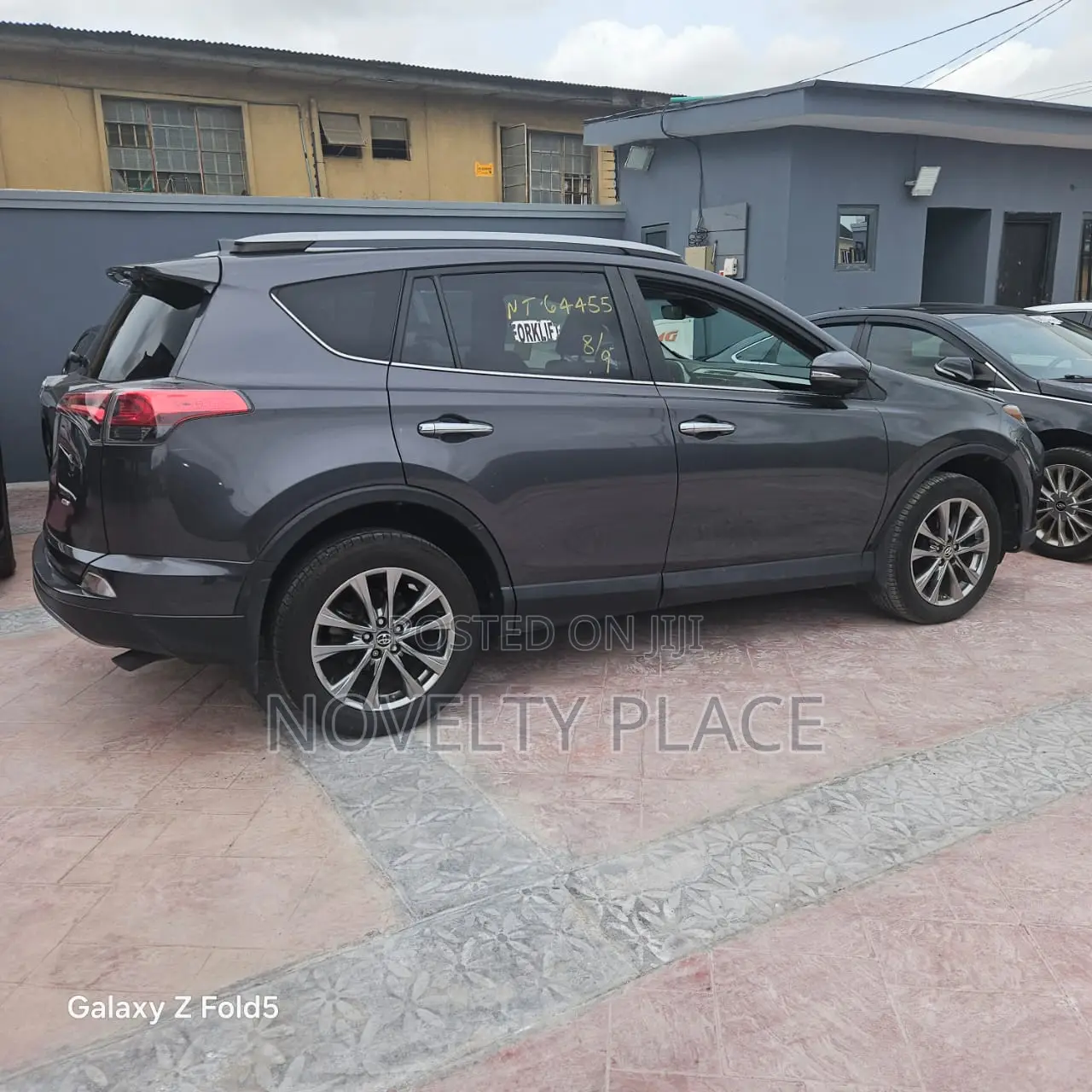 Toyota RAV4 Limited 4dr SUV AWD (2.5L 4cyl 6A) 2018 Gray