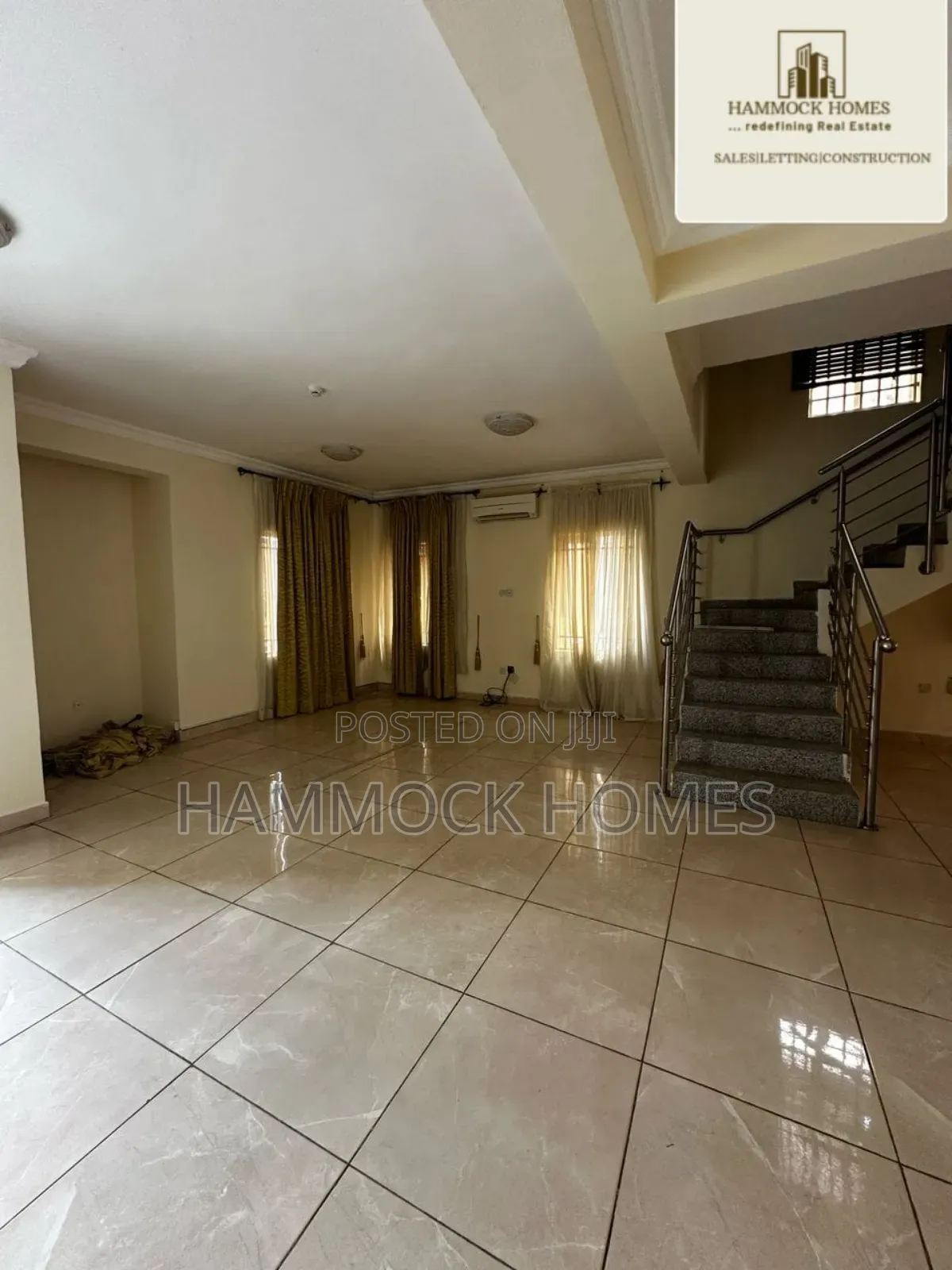 6bdrm Duplex in Agodi Gra for sale