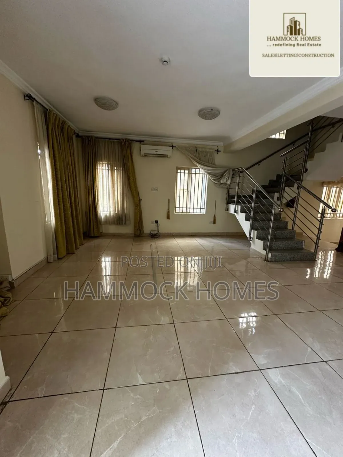 6bdrm Duplex in Agodi Gra for sale