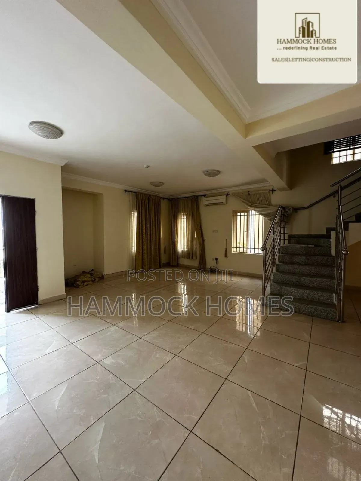 6bdrm Duplex in Agodi Gra for sale