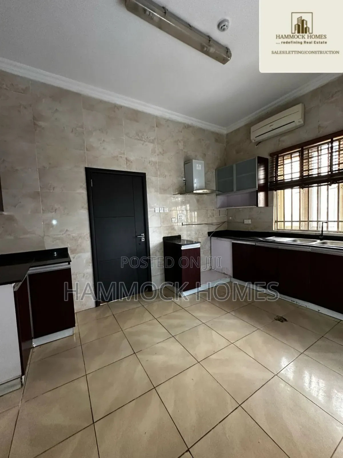 6bdrm Duplex in Agodi Gra for sale