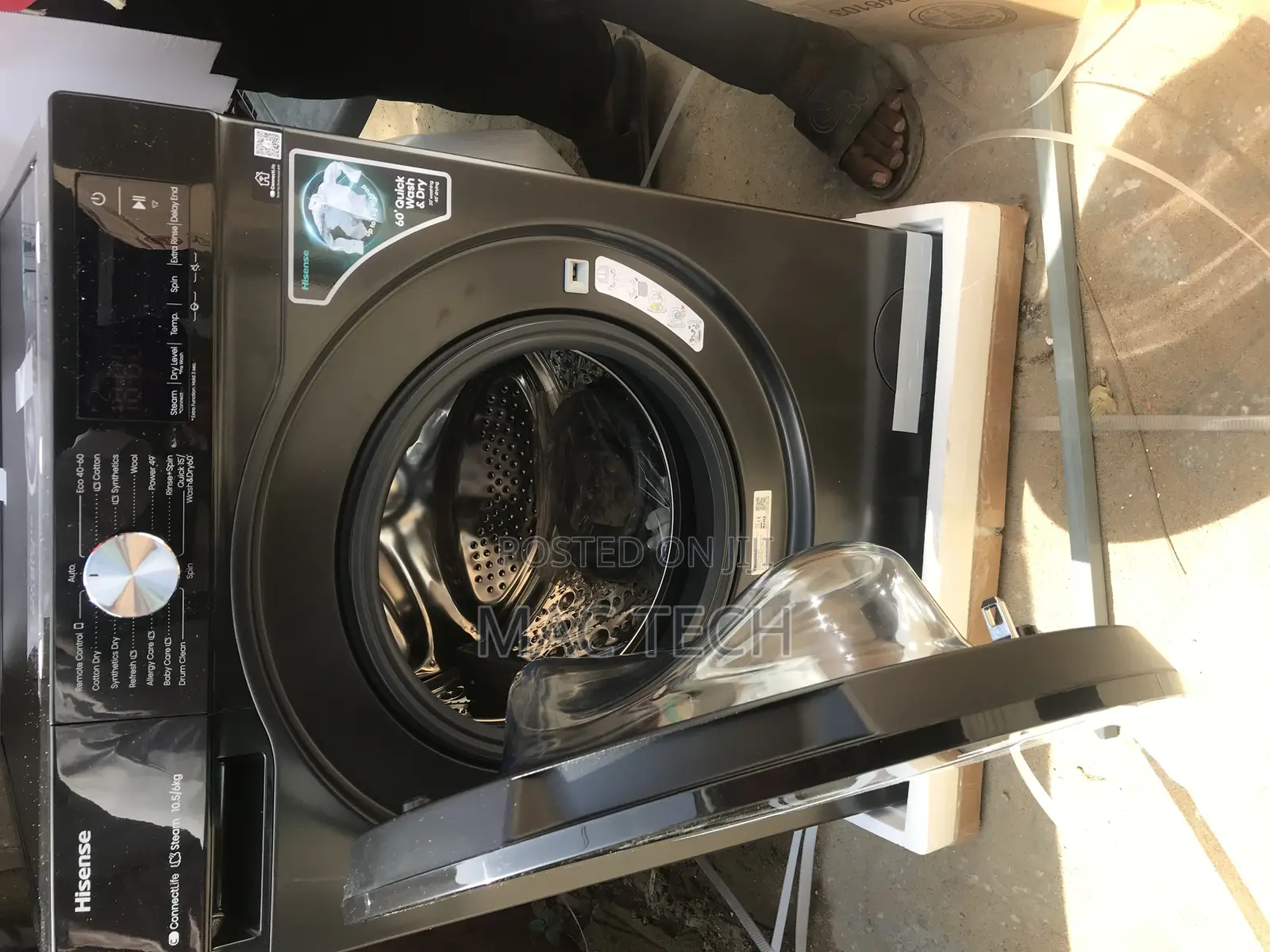Hisense 10.5kg Washing and Drying Machine.