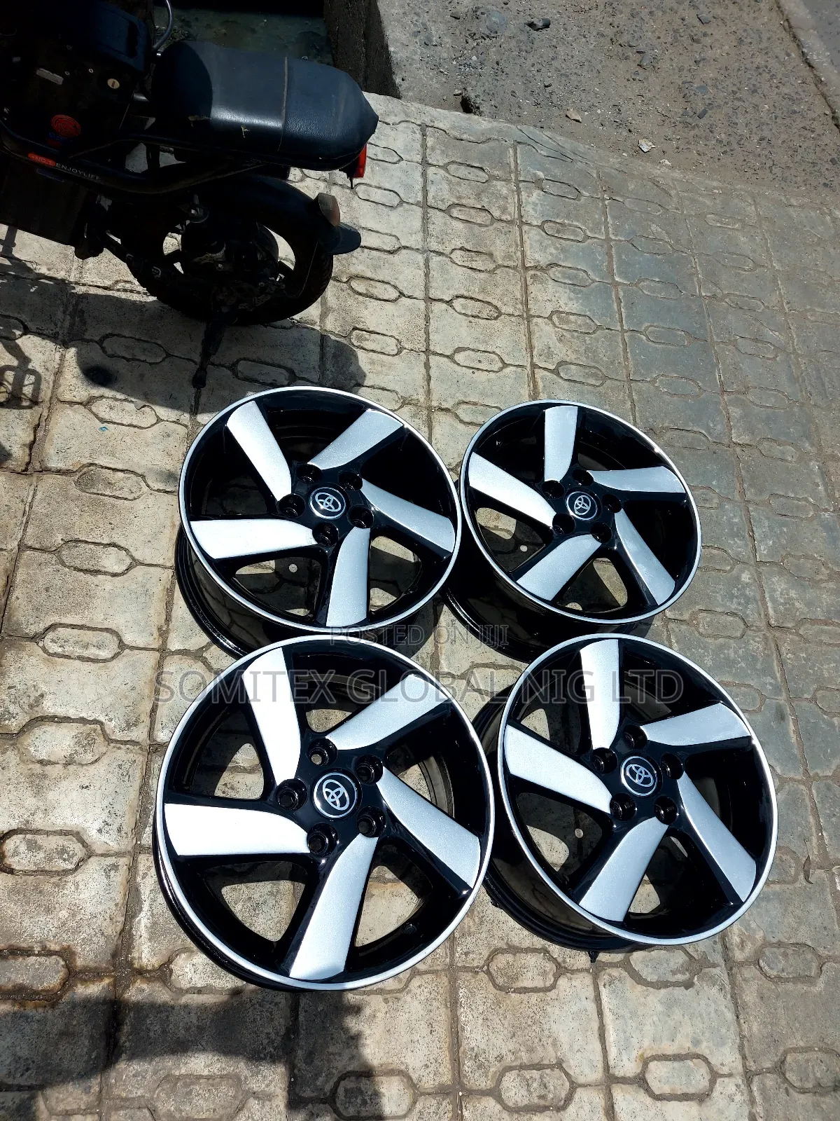 16rim Toyota Camry.