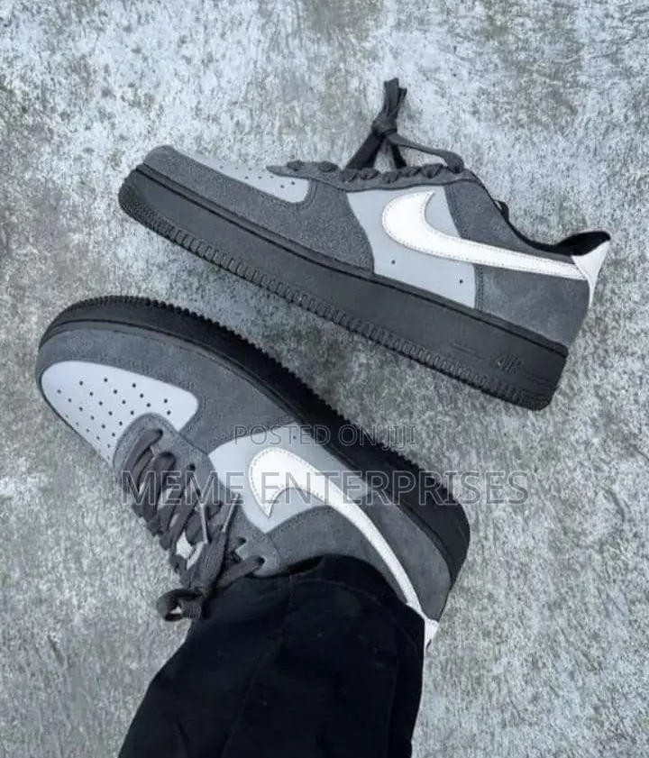 Ash-White Af1