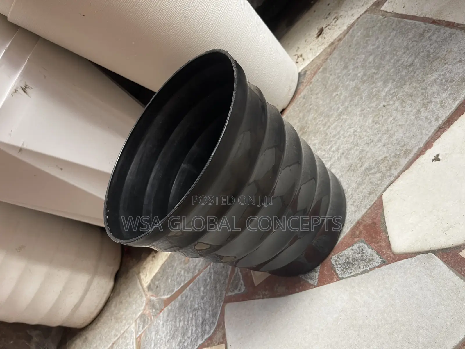 Fiber Plastic Flowers Pot Black And White Available