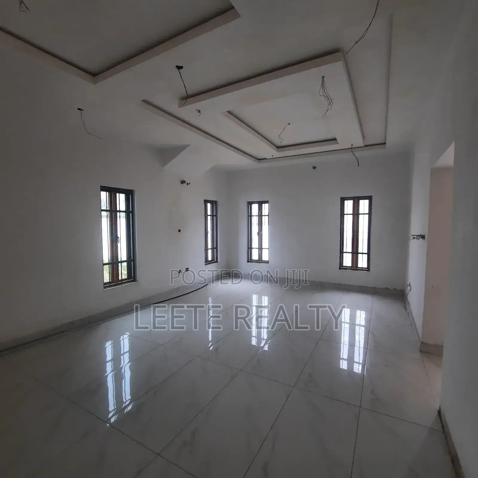 5bdrm Townhouse/Terrace in Mabushi for sale