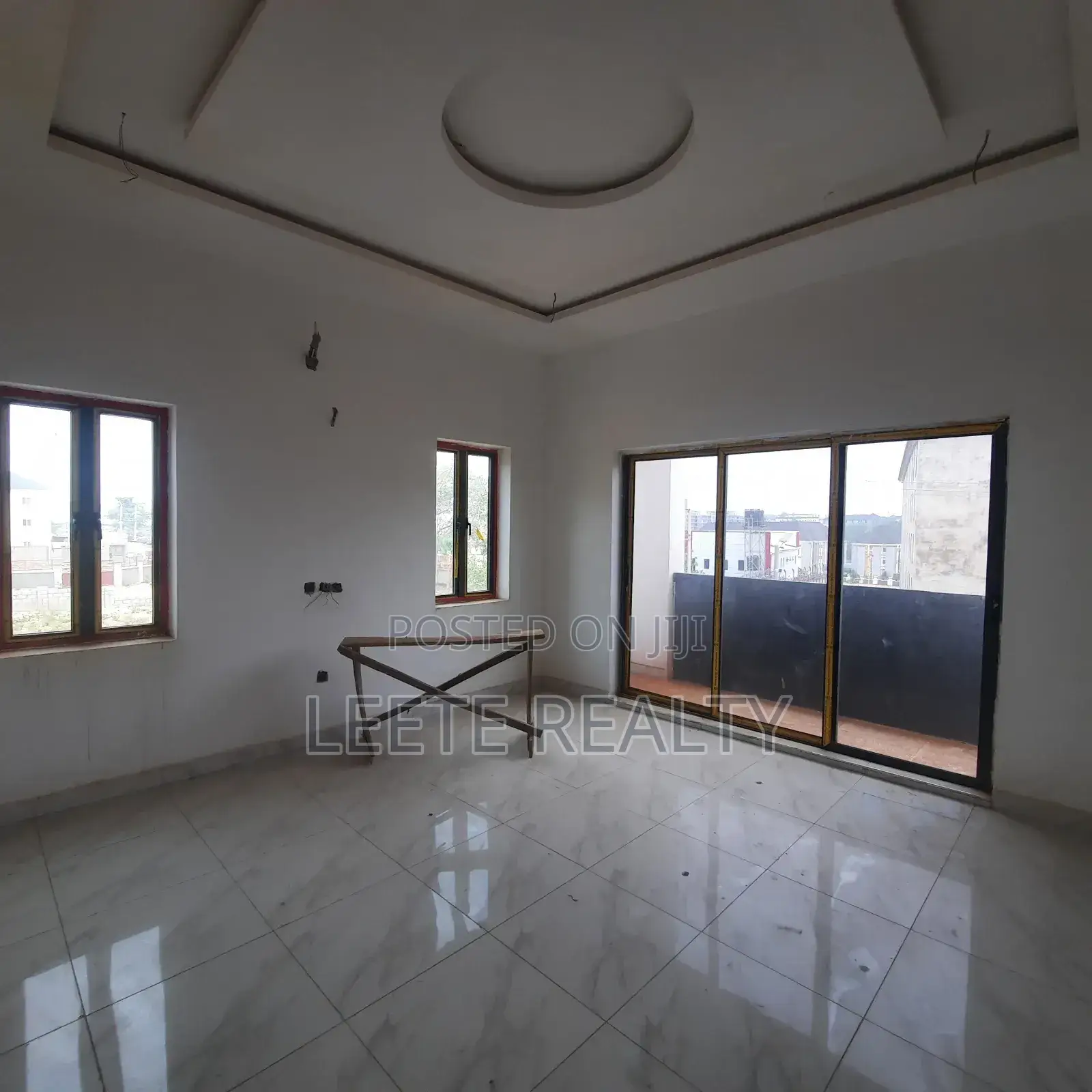 5bdrm Townhouse/Terrace in Mabushi for sale