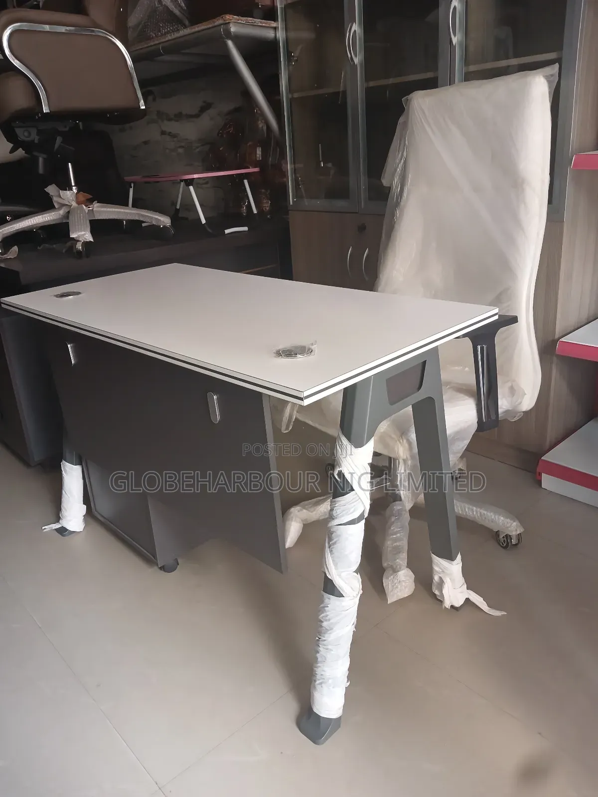 Exquisite Office Table Comes With Executive Office Chair