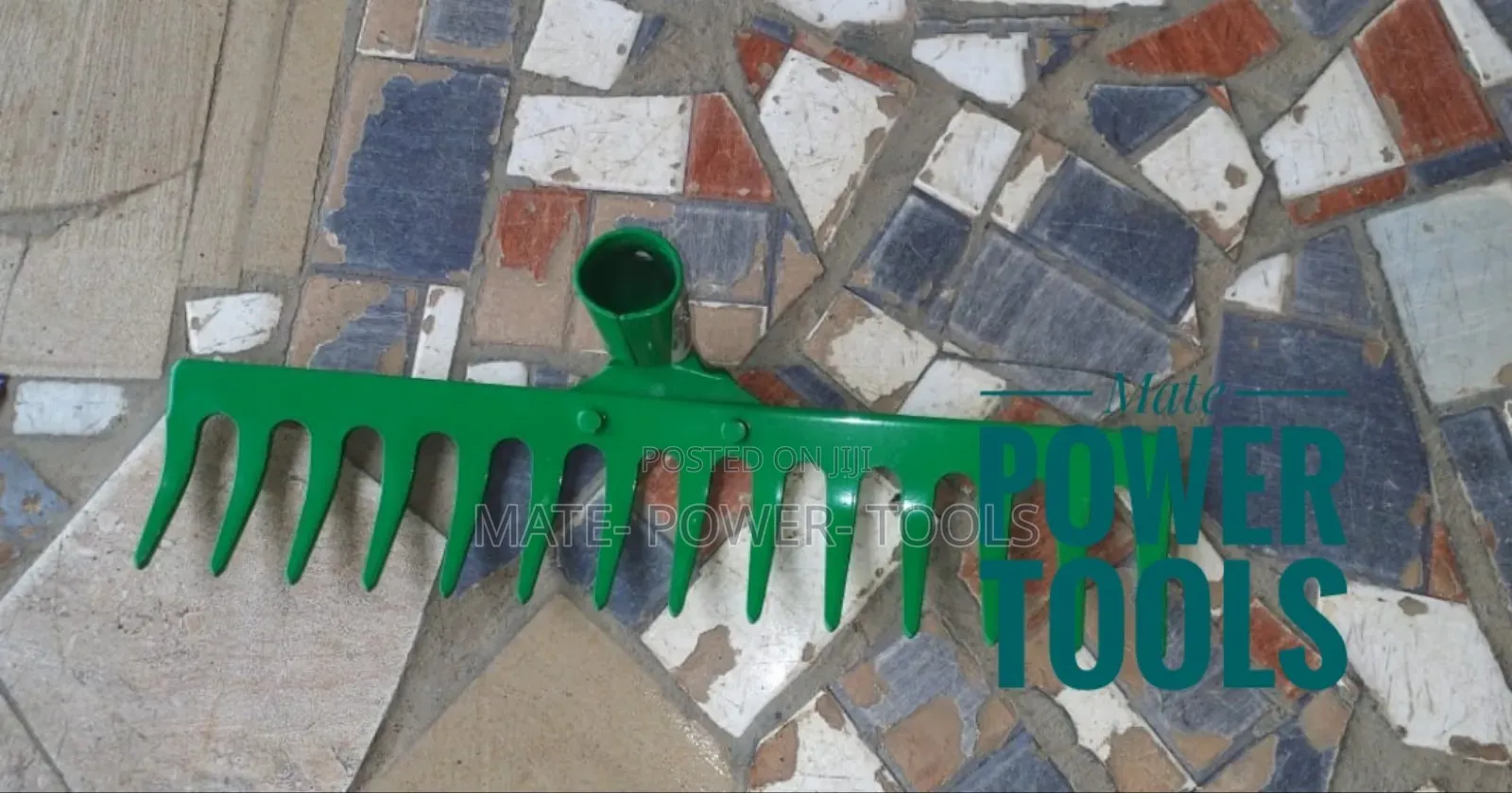 Heavy Duty Wooden Shaft Garden Rake - 14 Teeth