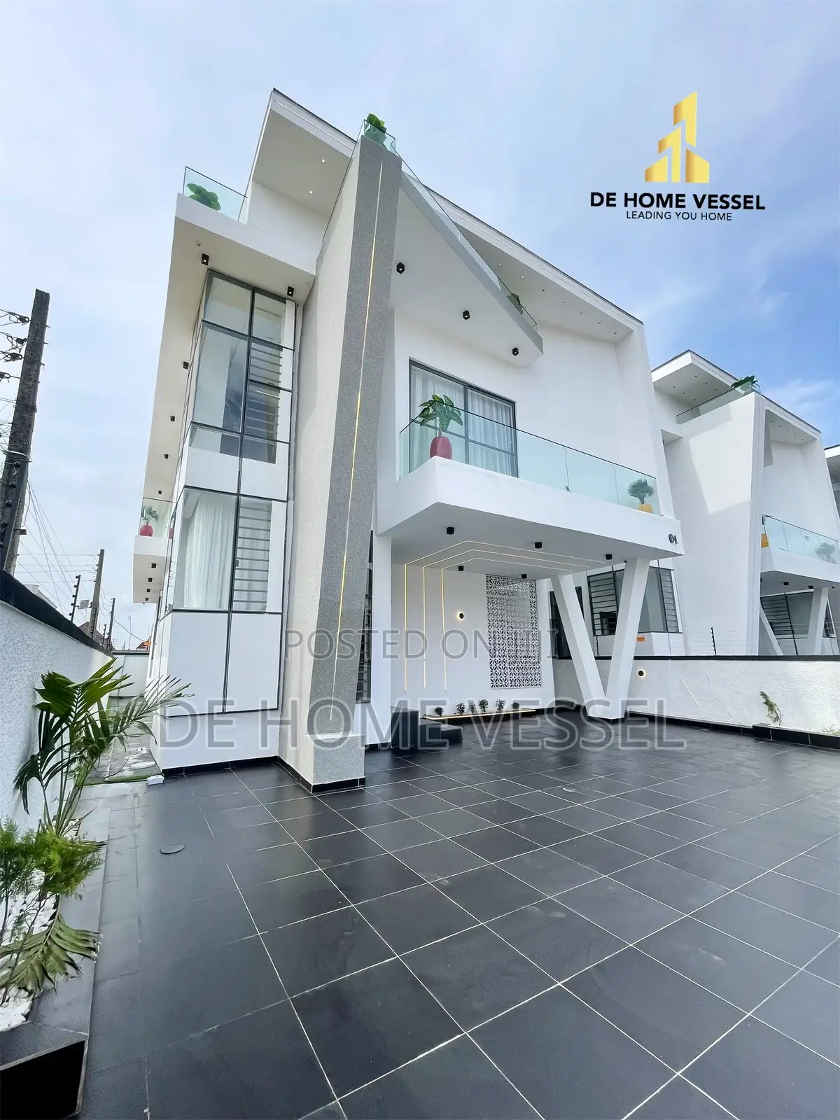 5bdrm Duplex in Idado for sale