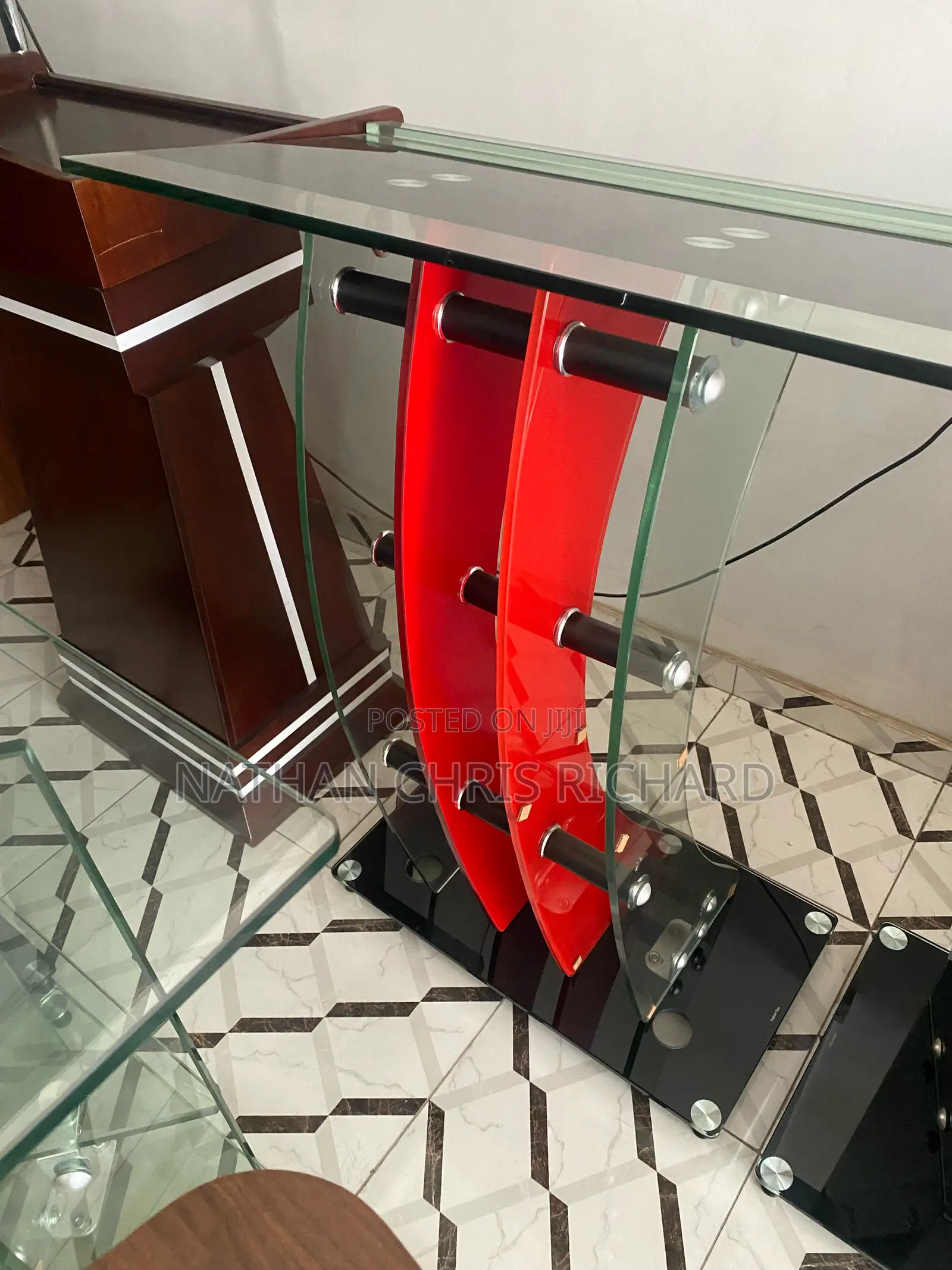 High Quality Glass Pulpit