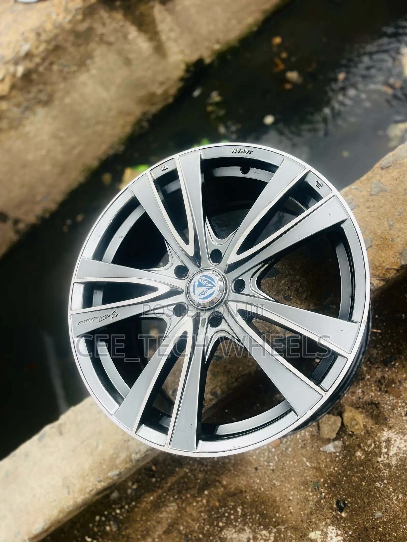 Universal 18-Inch