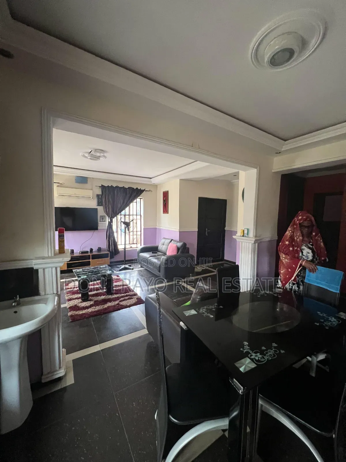 7bdrm Block of Flats in Ogungbade Old Ife Rd, Ibadan for sale