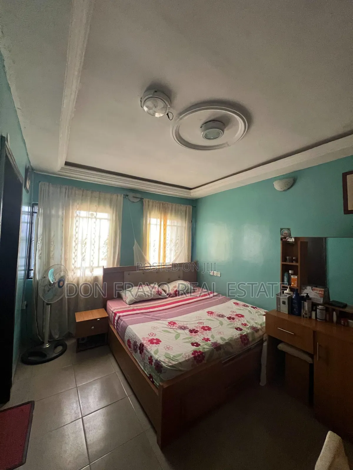 7bdrm Block of Flats in Ogungbade Old Ife Rd, Ibadan for sale
