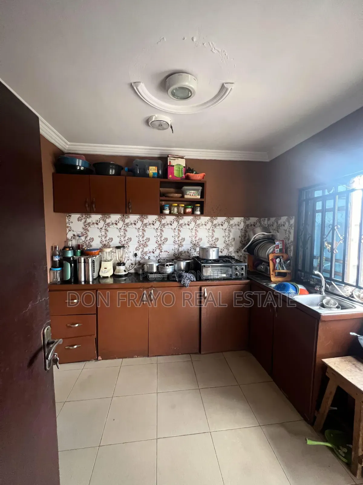 7bdrm Block of Flats in Ogungbade Old Ife Rd, Ibadan for sale