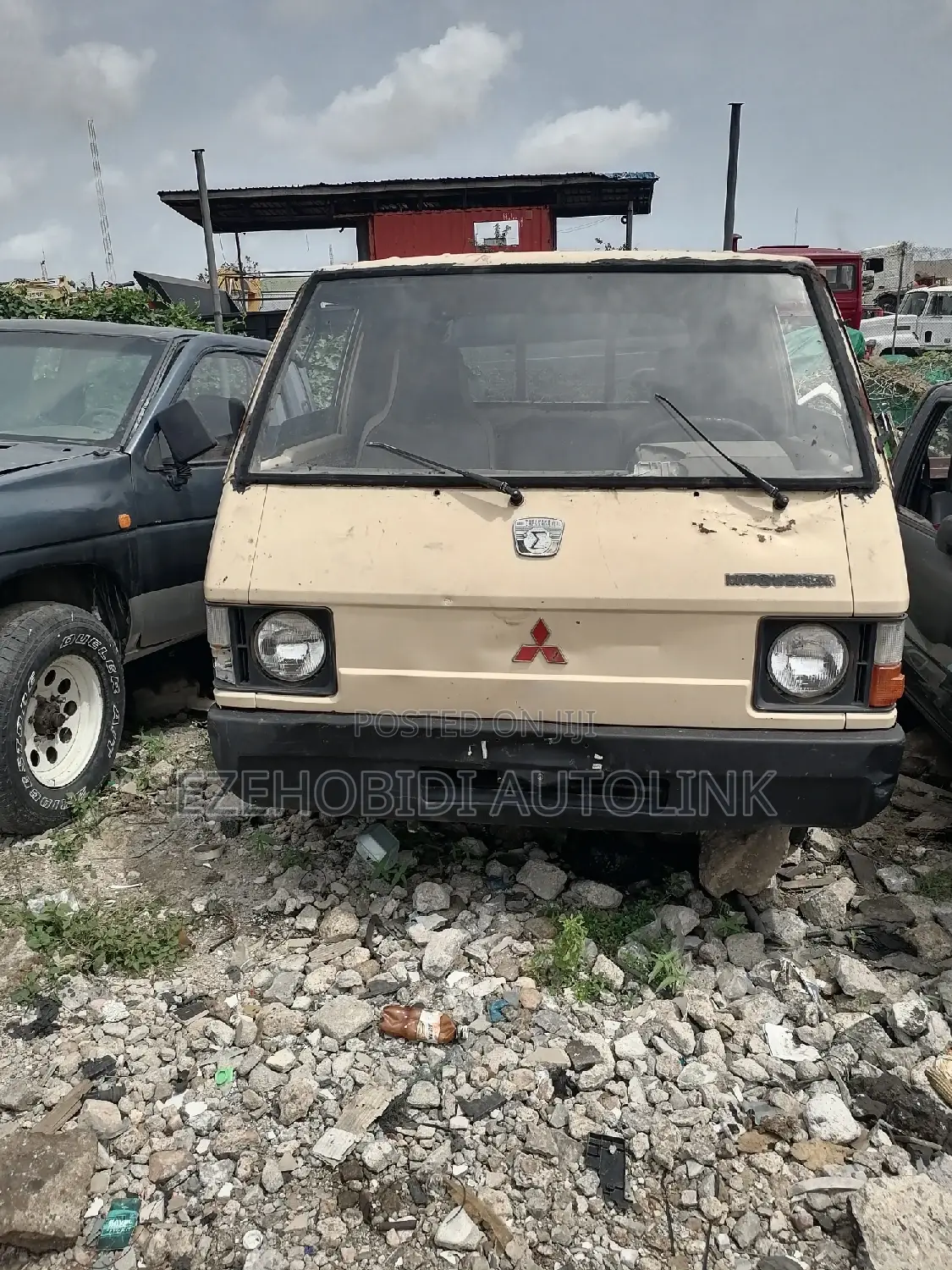 Tokunbo Mitsubishi L300 Mini Truck .Petrol Engine