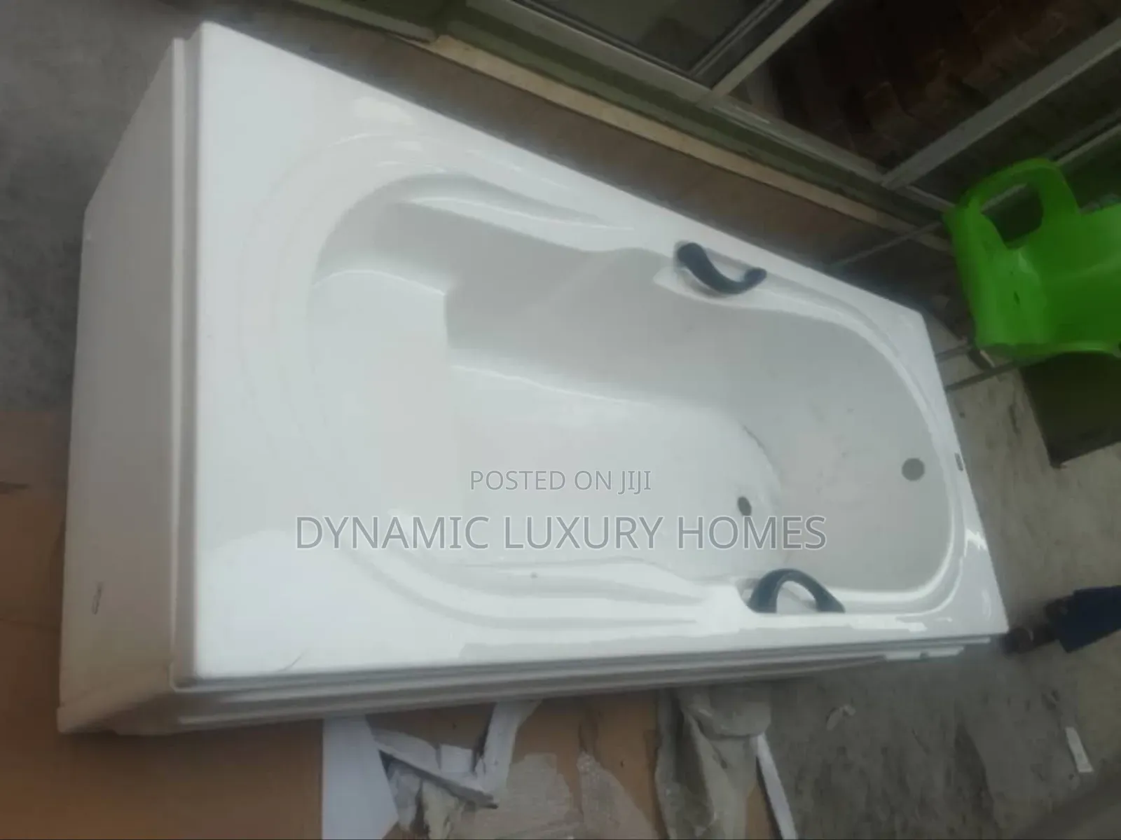 White Executive Panel Bath With Full Accessories