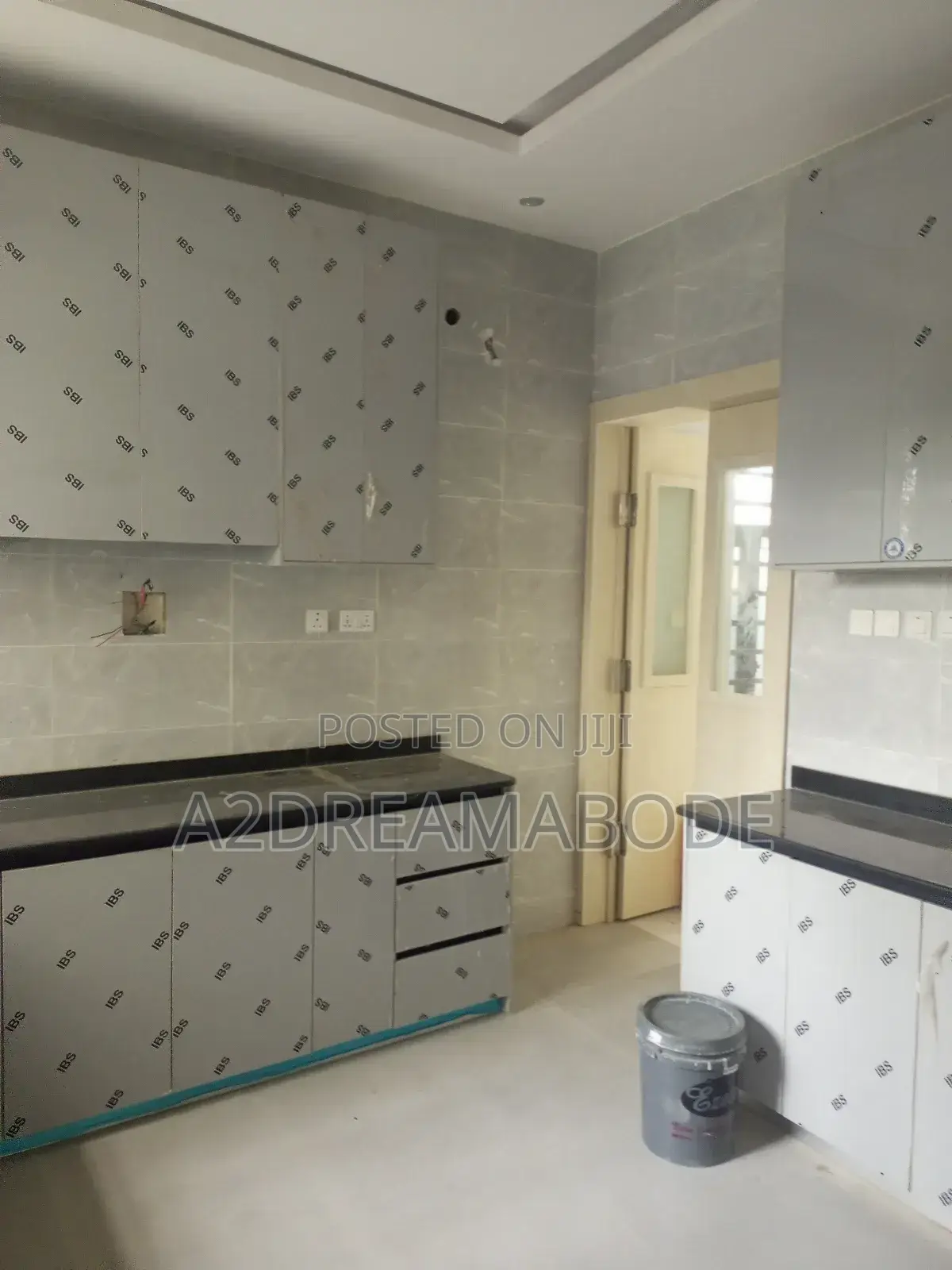 4bdrm Duplex in Ajao Estate Anthony, Maryland for sale