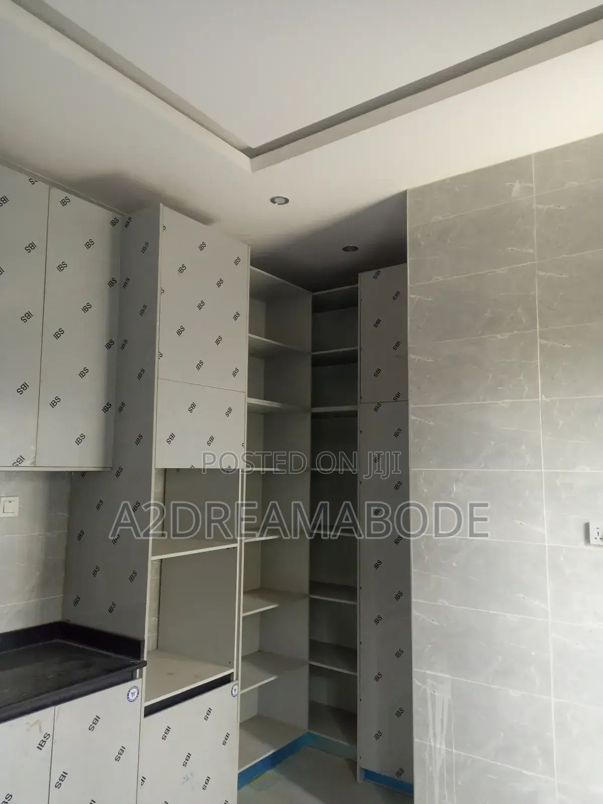 4bdrm Duplex in Ajao Estate Anthony, Maryland for sale