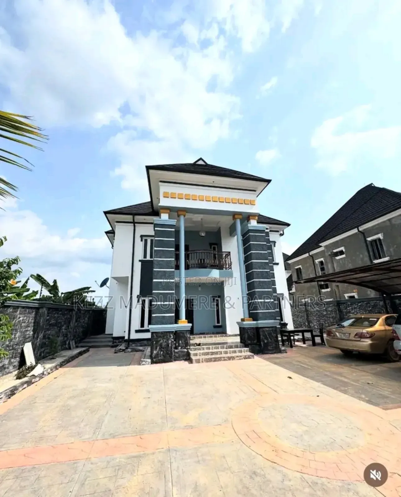 5bdrm Duplex in Radio Estate , Nta , for sale