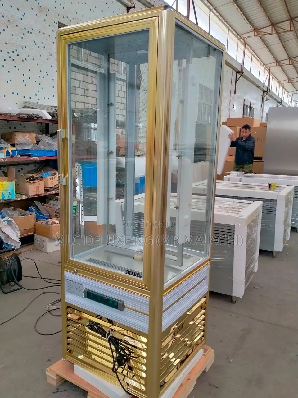 Luxury Rotating Type Industrial Cake Display Chiller (Gold)