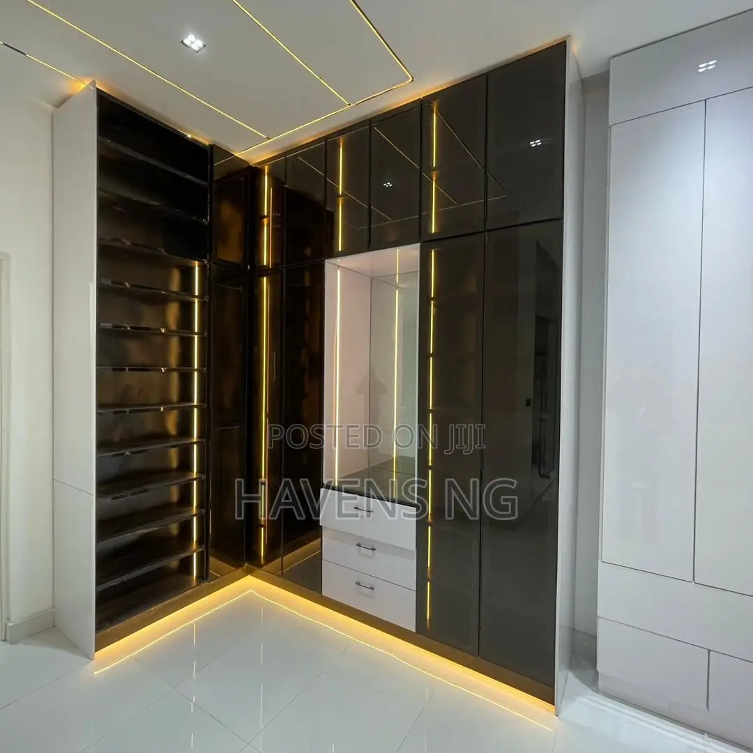 5bdrm Duplex in Chevron for sale
