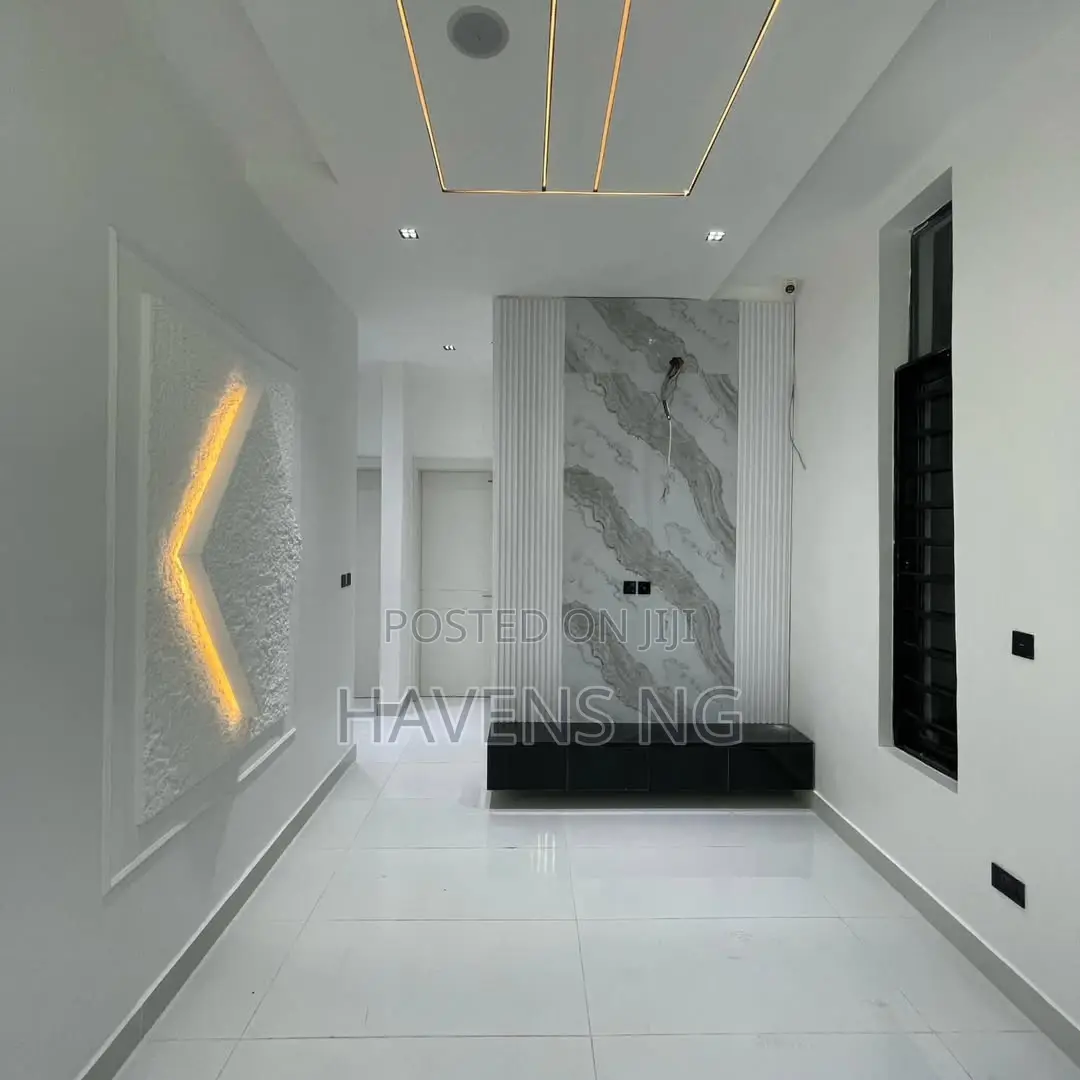5bdrm Duplex in Chevron for sale