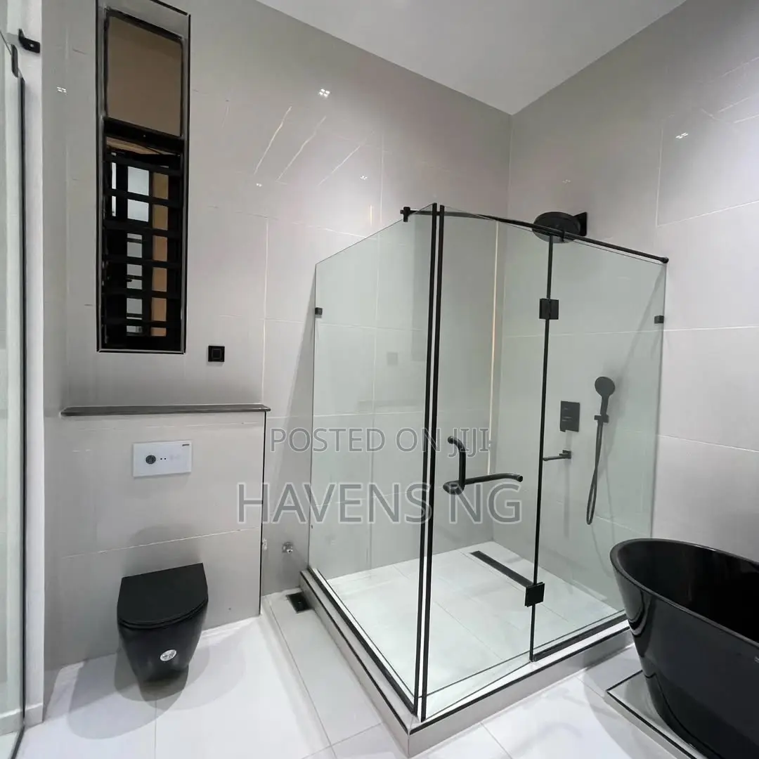5bdrm Duplex in Chevron for sale