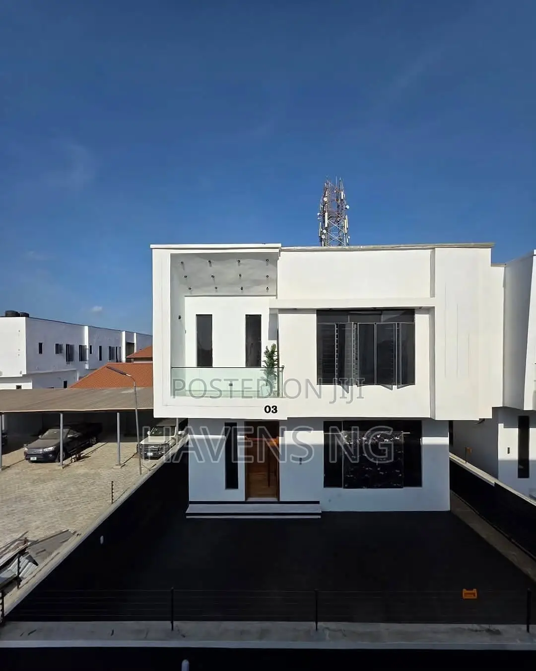 5bdrm Duplex in Idado for sale