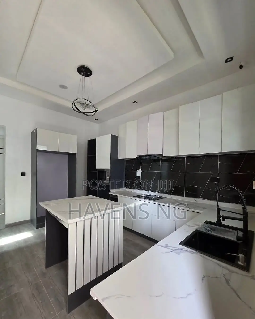 5bdrm Duplex in Idado for sale