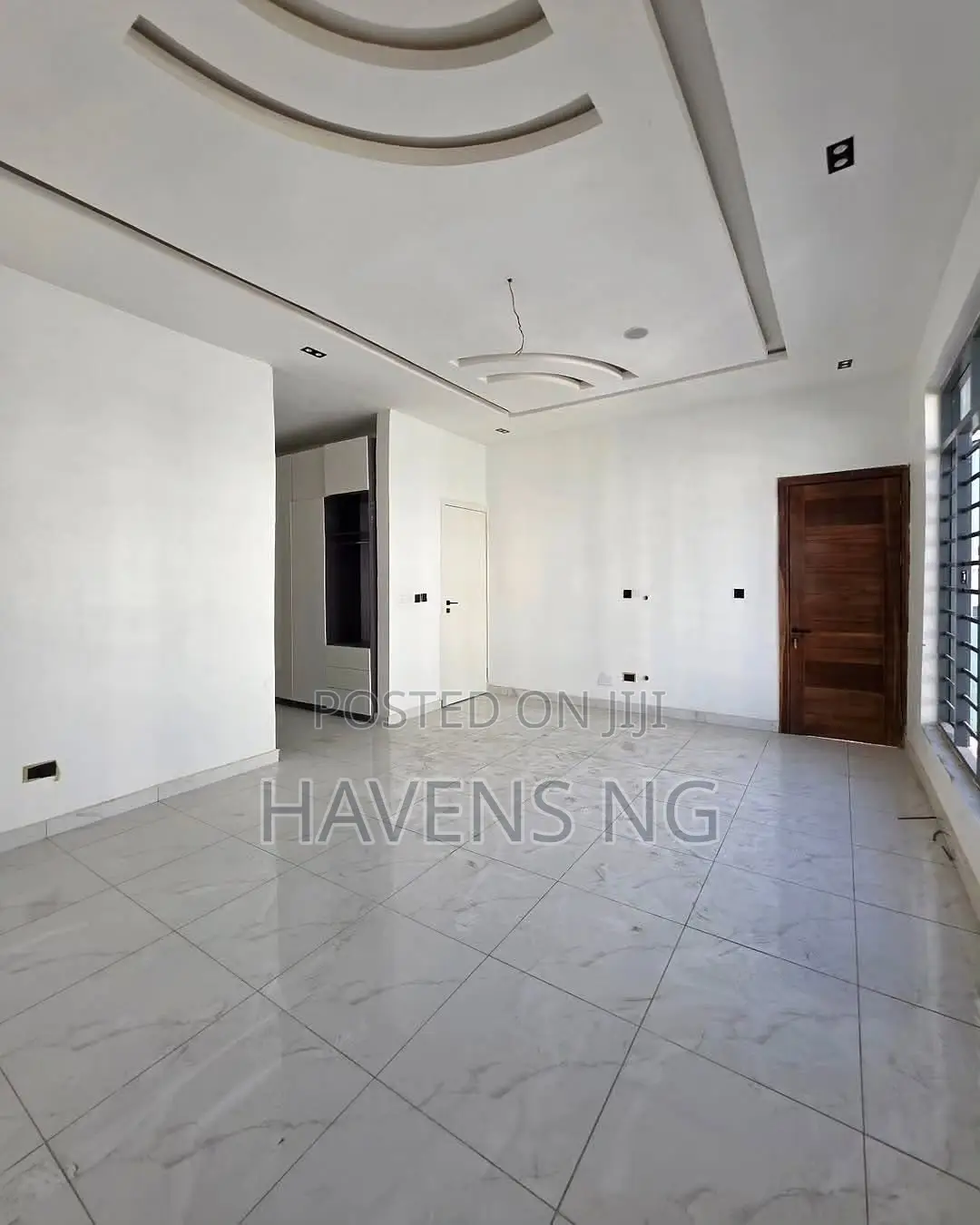 5bdrm Duplex in Idado for sale