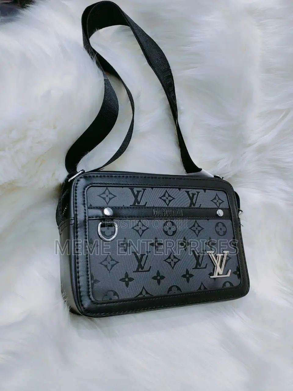 Lious Vuitton Hand Bag 