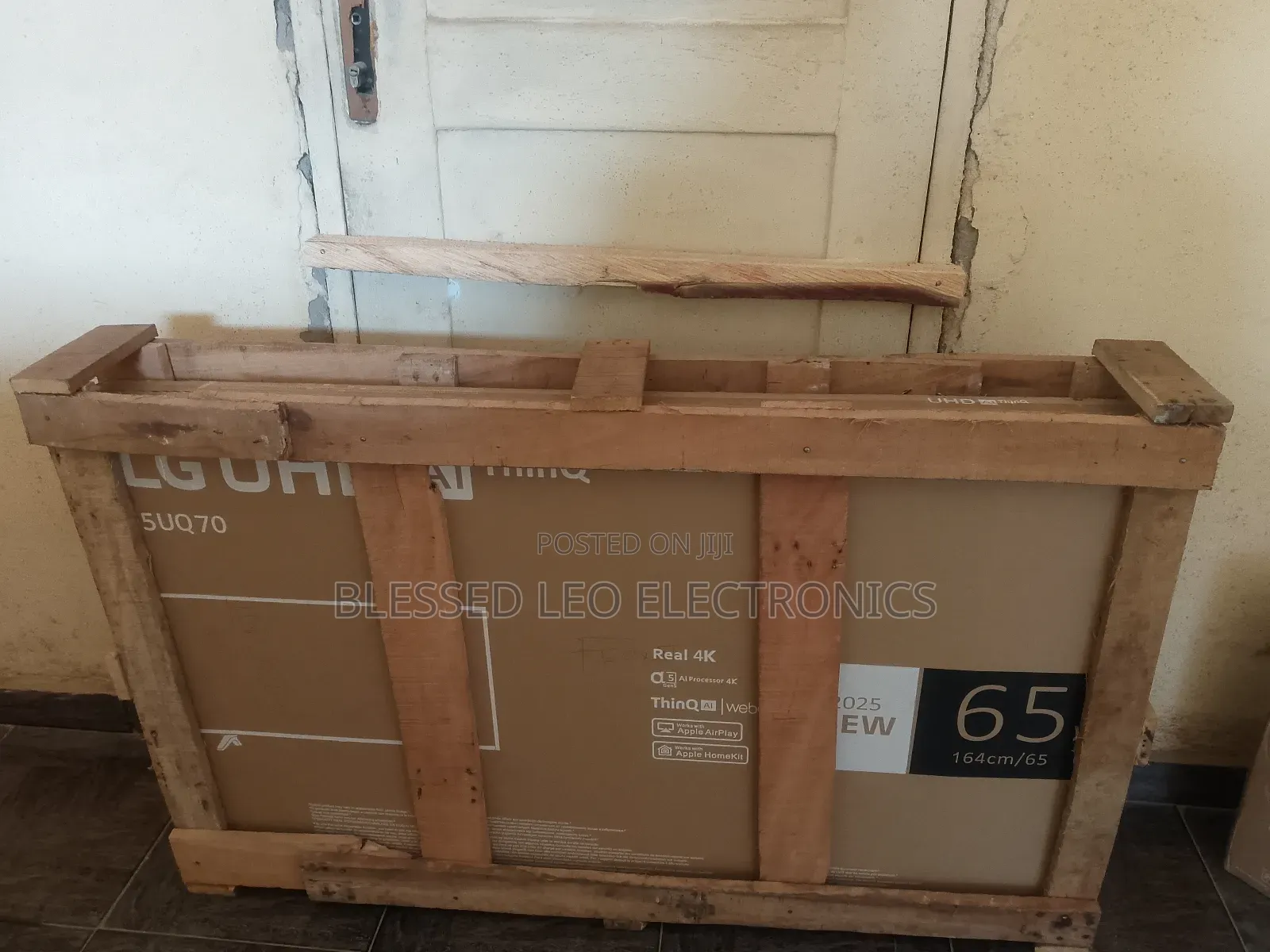 65 Inches Lg With Building Show Cassing Apps
