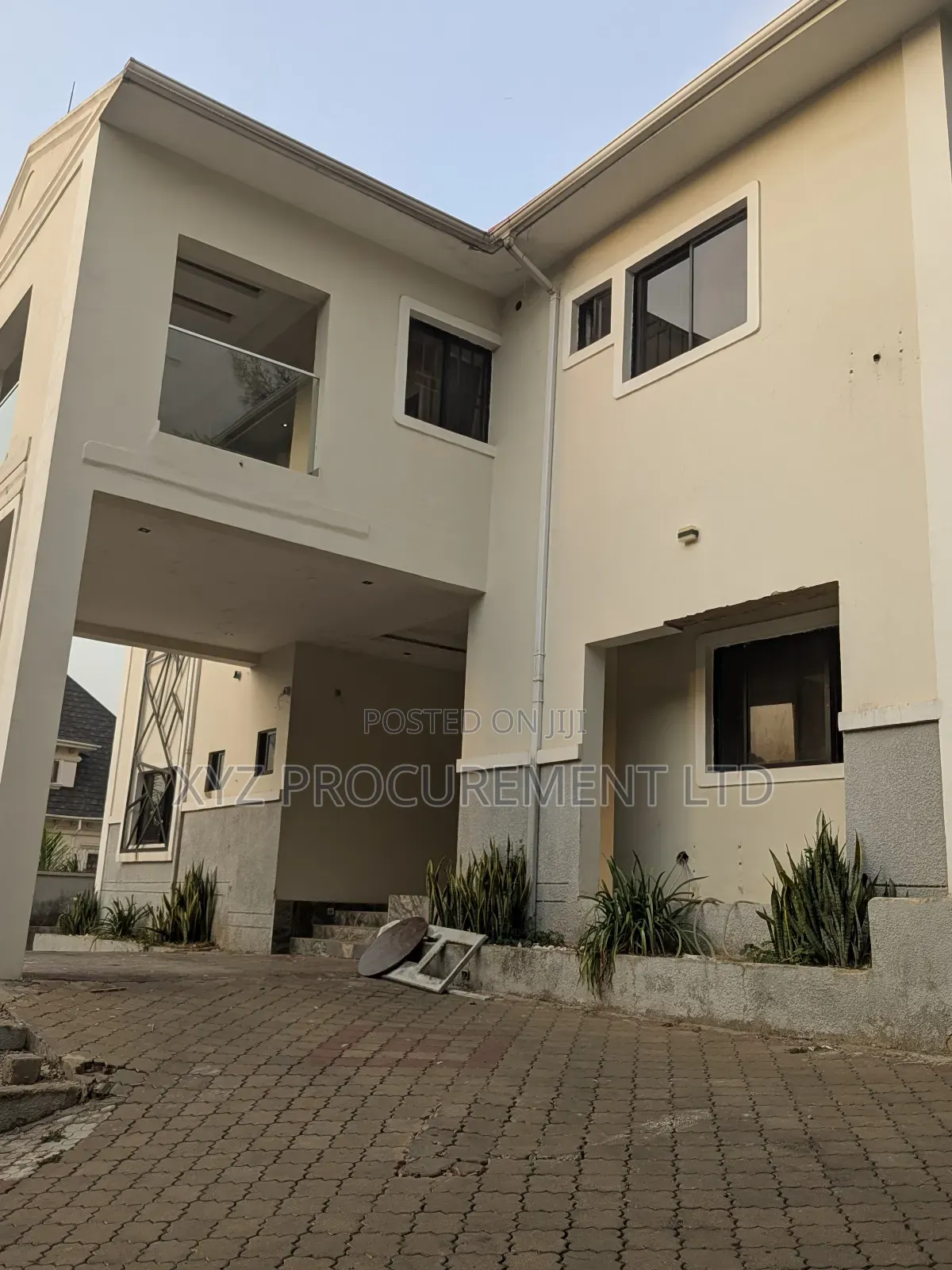 10bdrm Duplex in Asokoro for sale