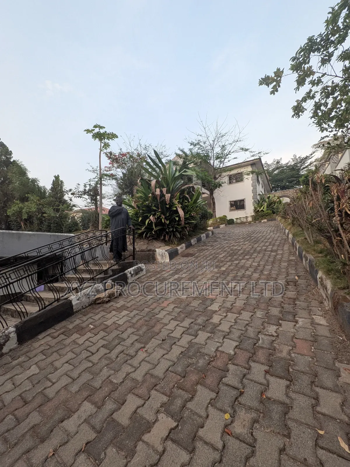 10bdrm Mansion in Asokoro for sale