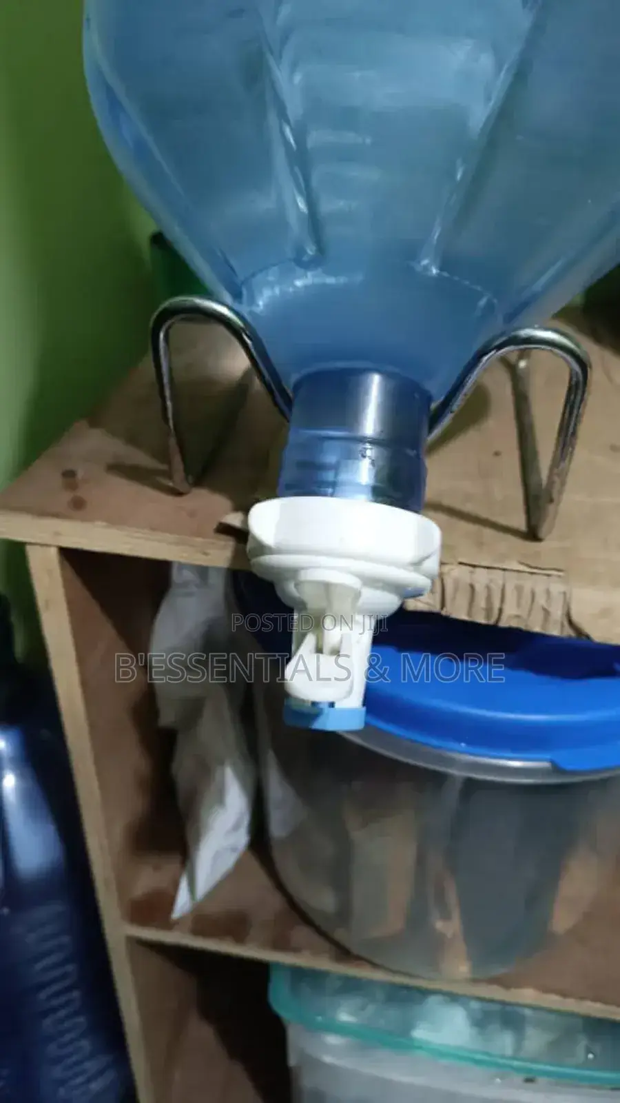 Dispenser Tap Head With Stand
