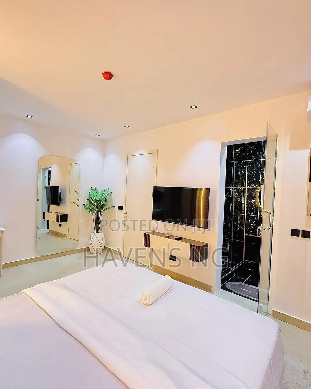 Luxury 1-Bedroom Waterfront Apartment