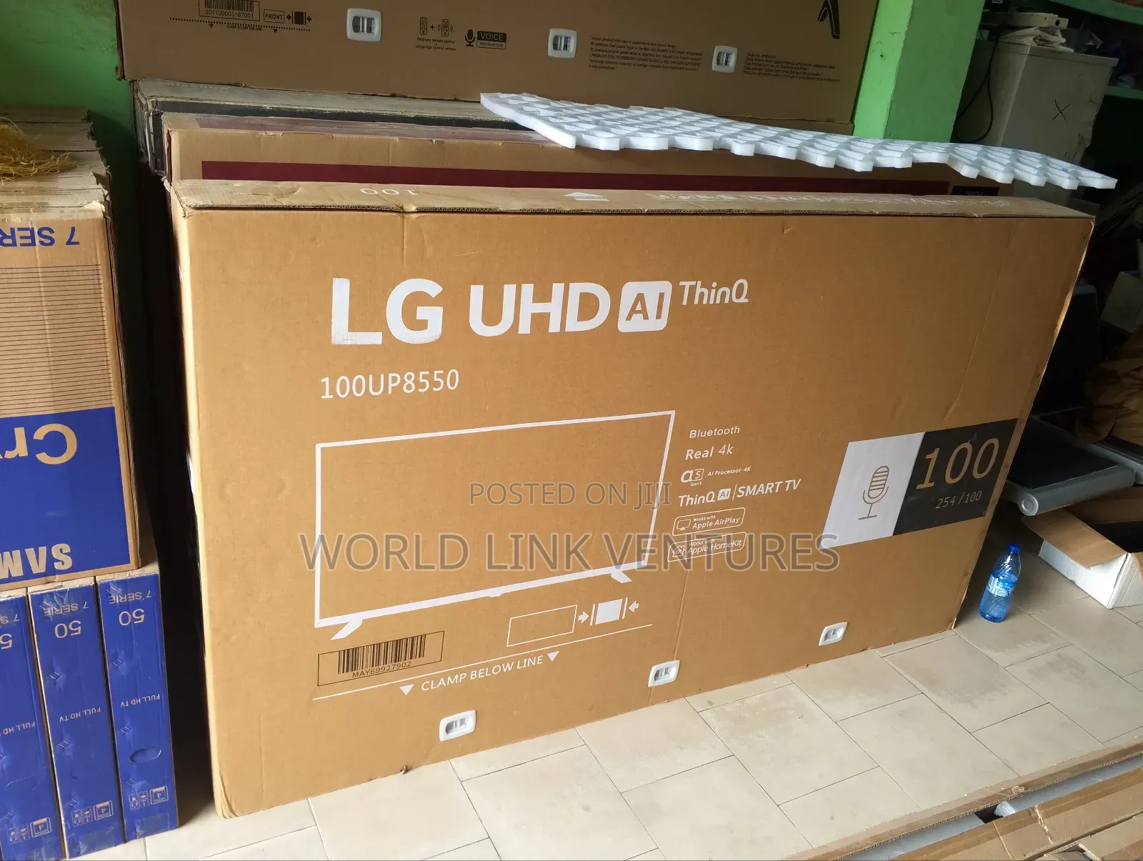 Lg 100in Uhd Quality Color Display With Free Hanger