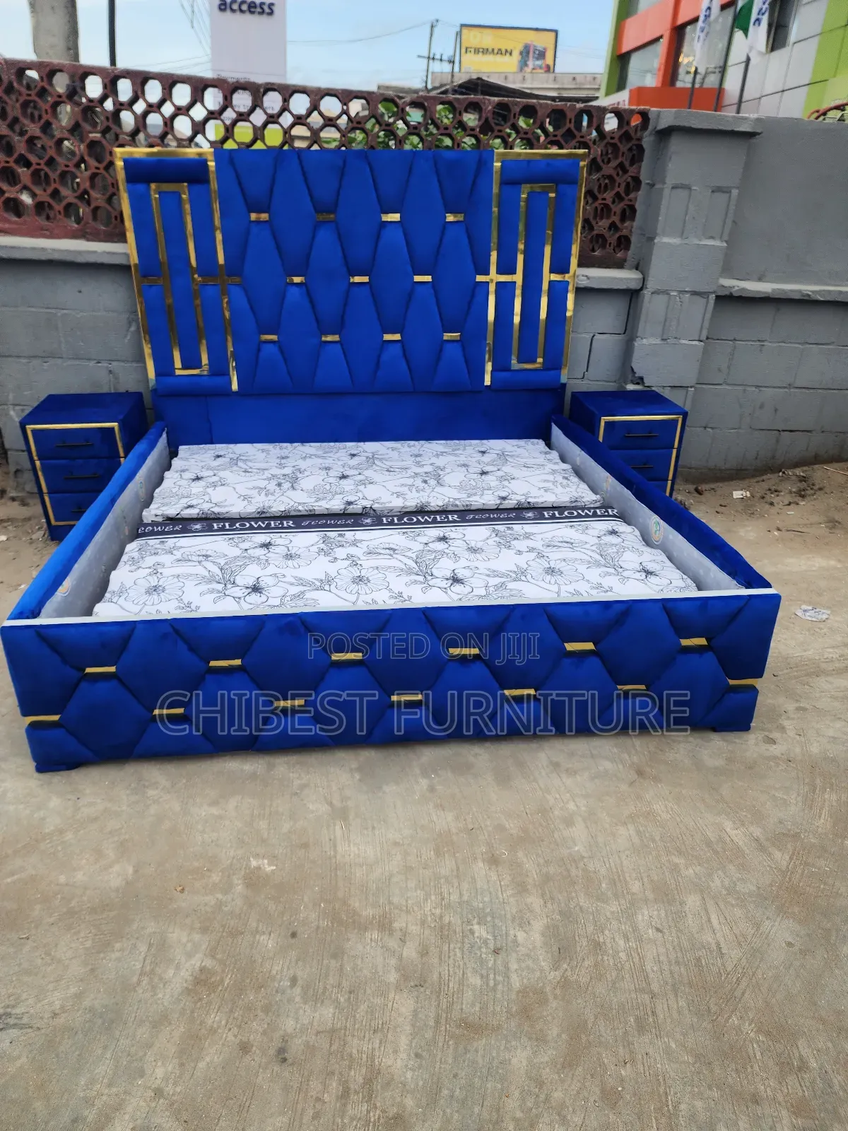 Luxury and Exclusive 5ft Tall 6by6 Bed.